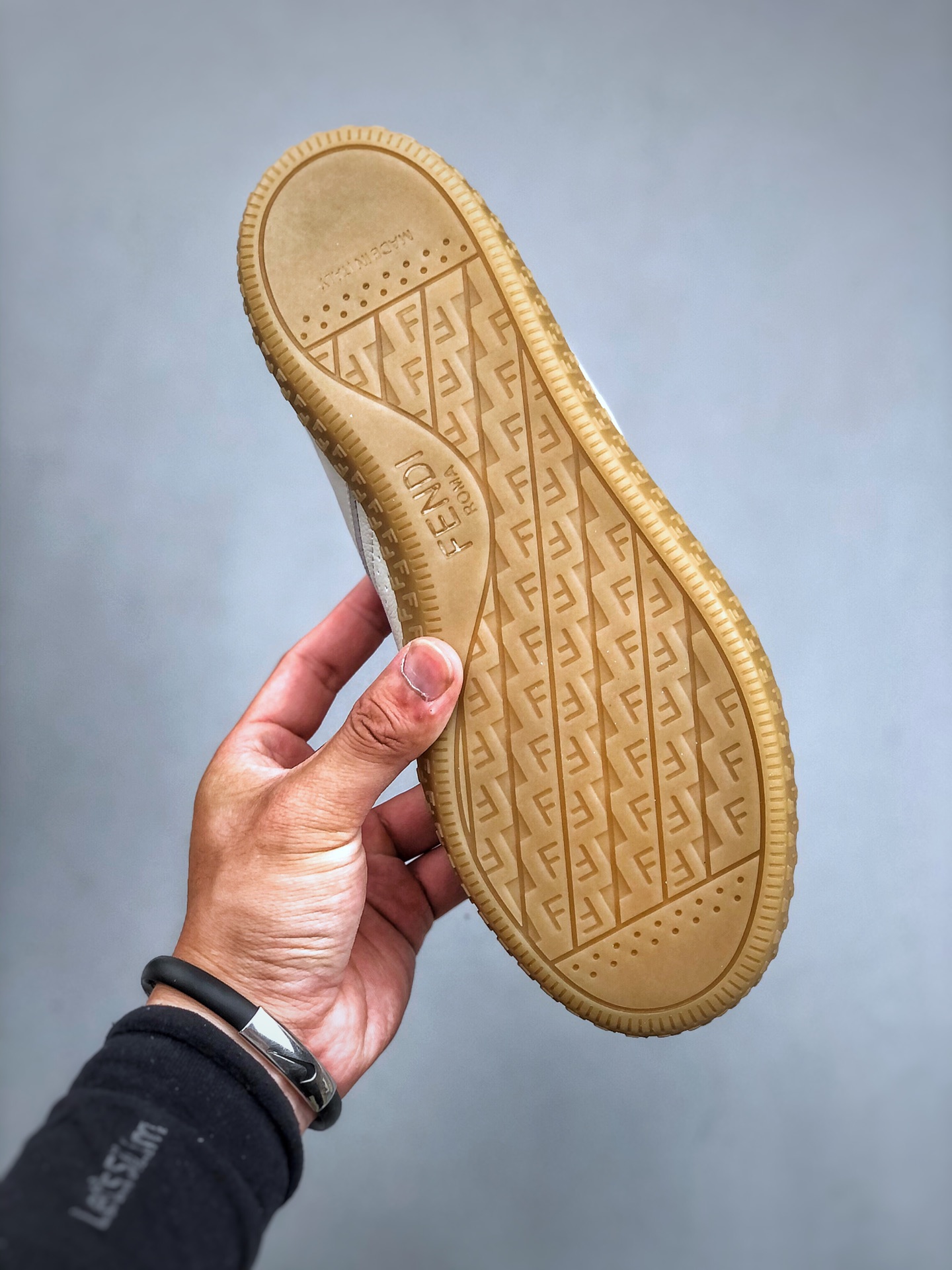 380 意大利著名奢侈品牌·芬迪Fendi Flair Leather Sneaker Low 弗莱尔系列低帮复古百搭德训风休闲运动板鞋