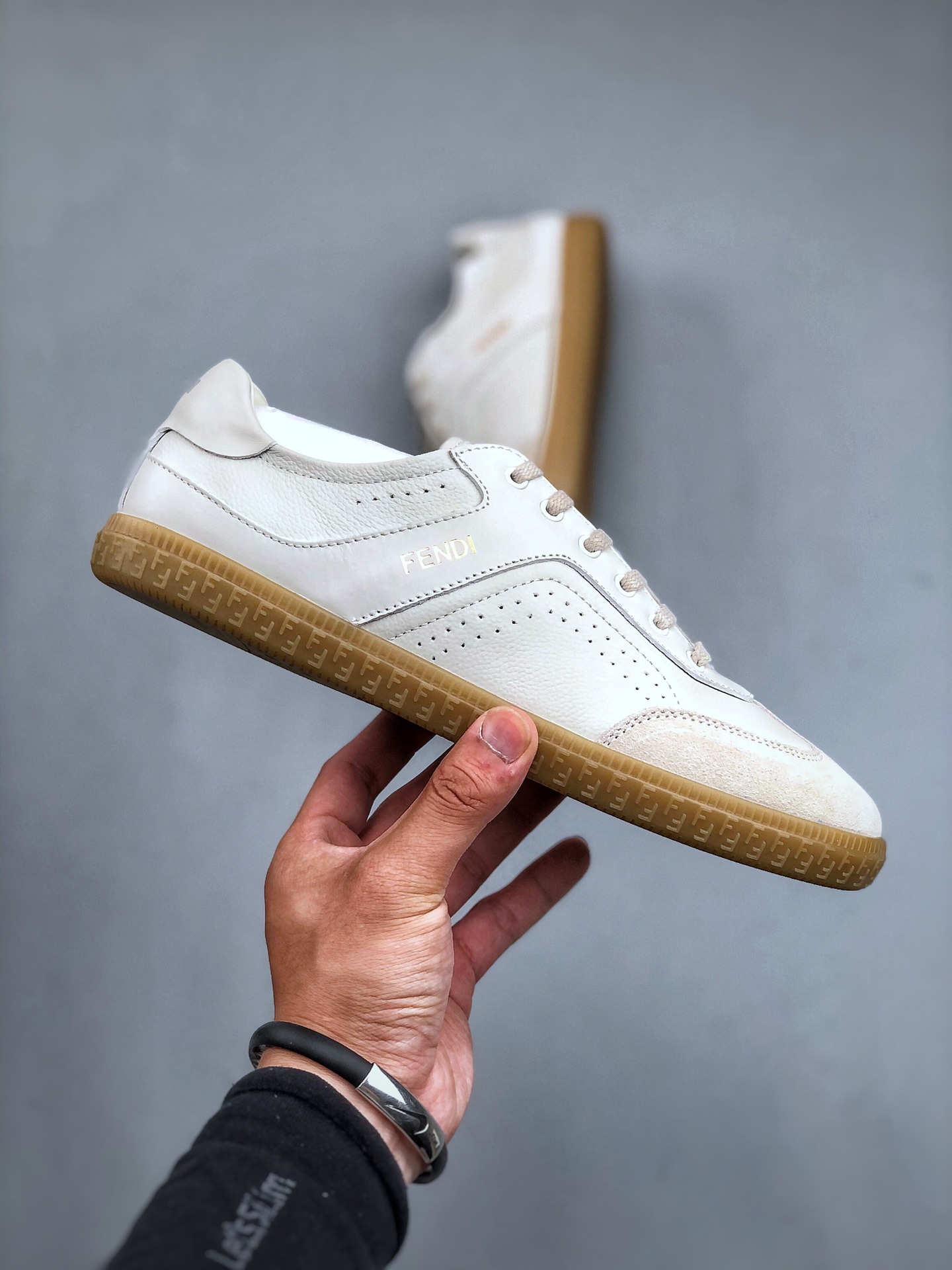 380 意大利著名奢侈品牌·芬迪Fendi Flair Leather Sneaker Low 弗莱尔系列低帮复古百搭德训风休闲运动板鞋