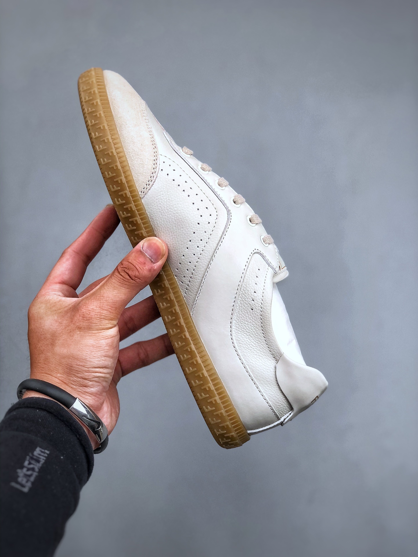 380 意大利著名奢侈品牌·芬迪Fendi Flair Leather Sneaker Low 弗莱尔系列低帮复古百搭德训风休闲运动板鞋