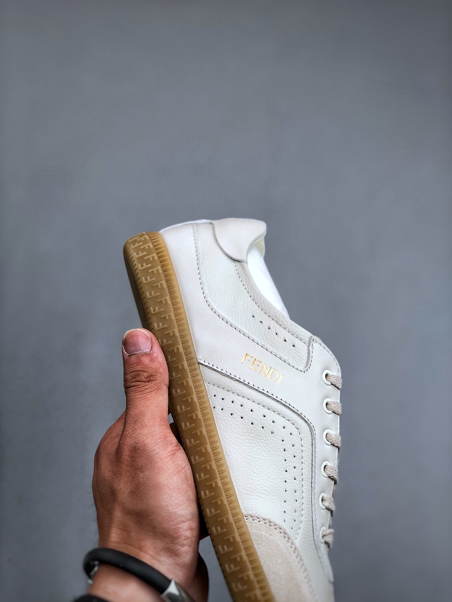 380 意大利著名奢侈品牌·芬迪Fendi Flair Leather Sneaker Low 弗莱尔系列低帮复古百搭德训风休闲运动板鞋