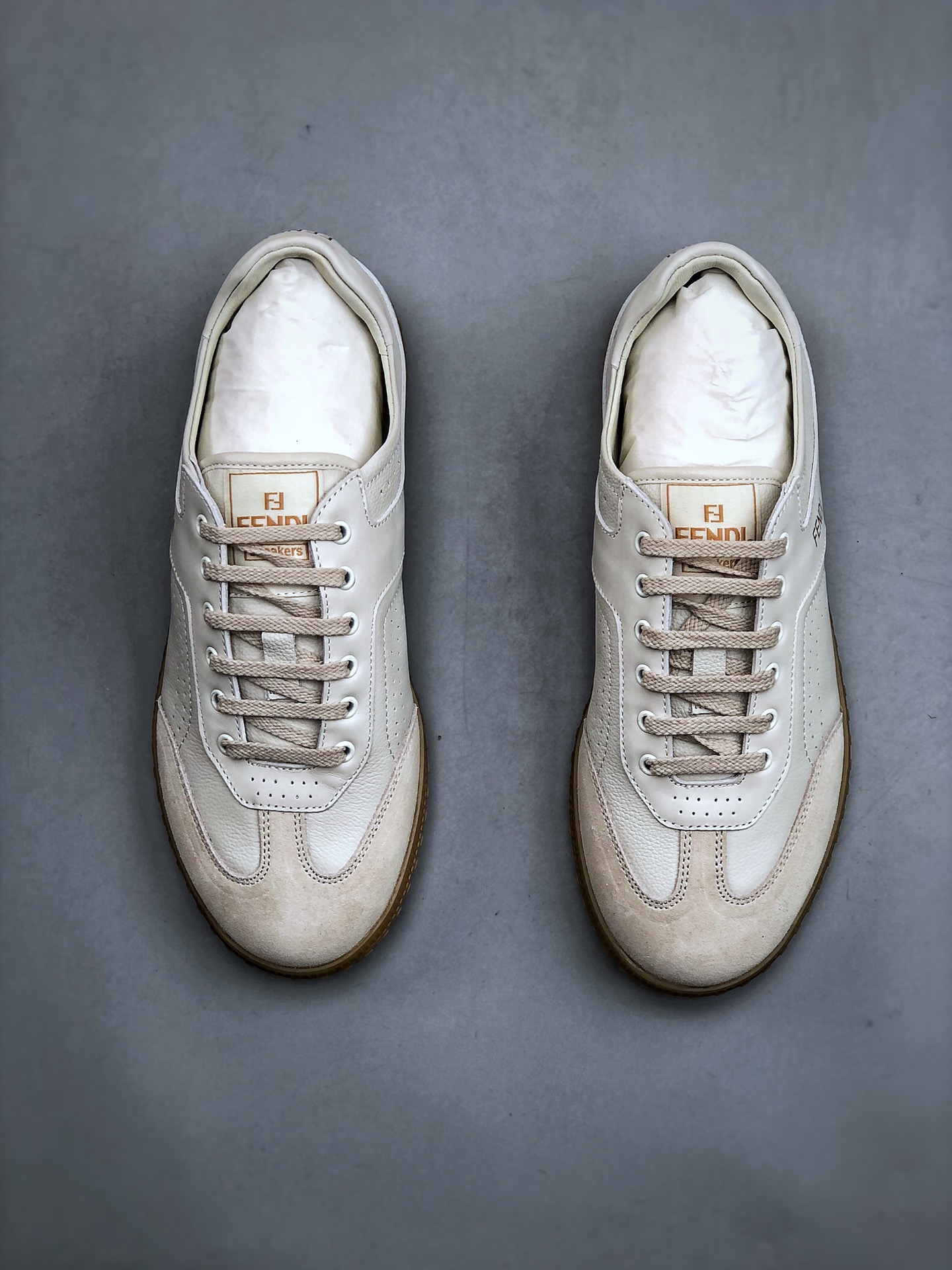 380 意大利著名奢侈品牌·芬迪Fendi Flair Leather Sneaker Low 弗莱尔系列低帮复古百搭德训风休闲运动板鞋