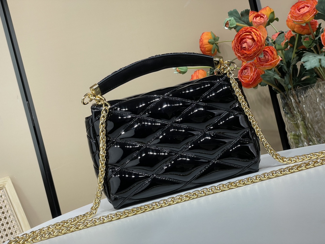 Louis Vuitton Rare in-stock version [Go-14 Twist MM handbag] M25046 22891 black (diamond patent leather) gold buckle