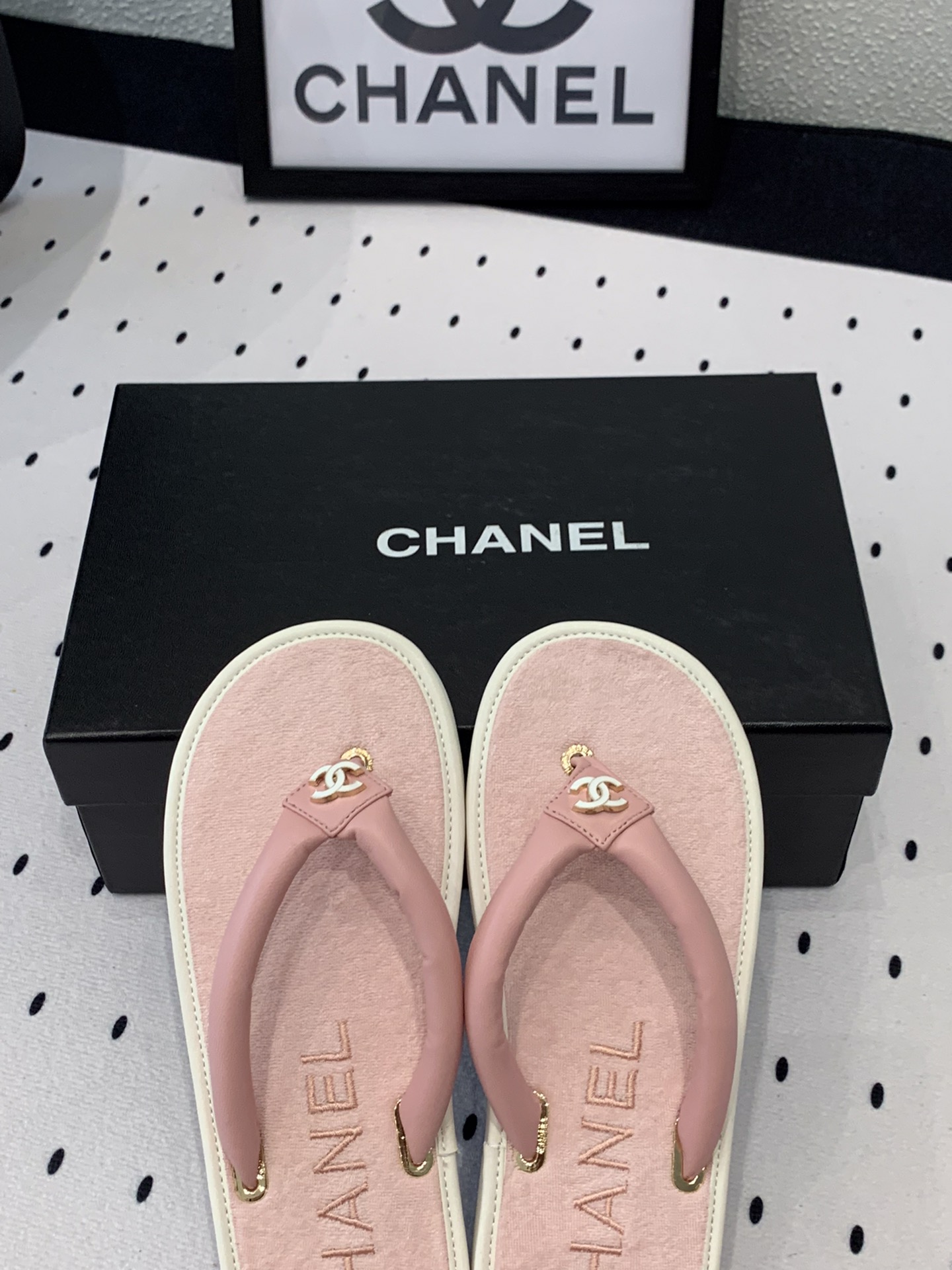 Chanel Chanel新款厚底夹脚拖鞋 算是近期剁手的意外惊喜
