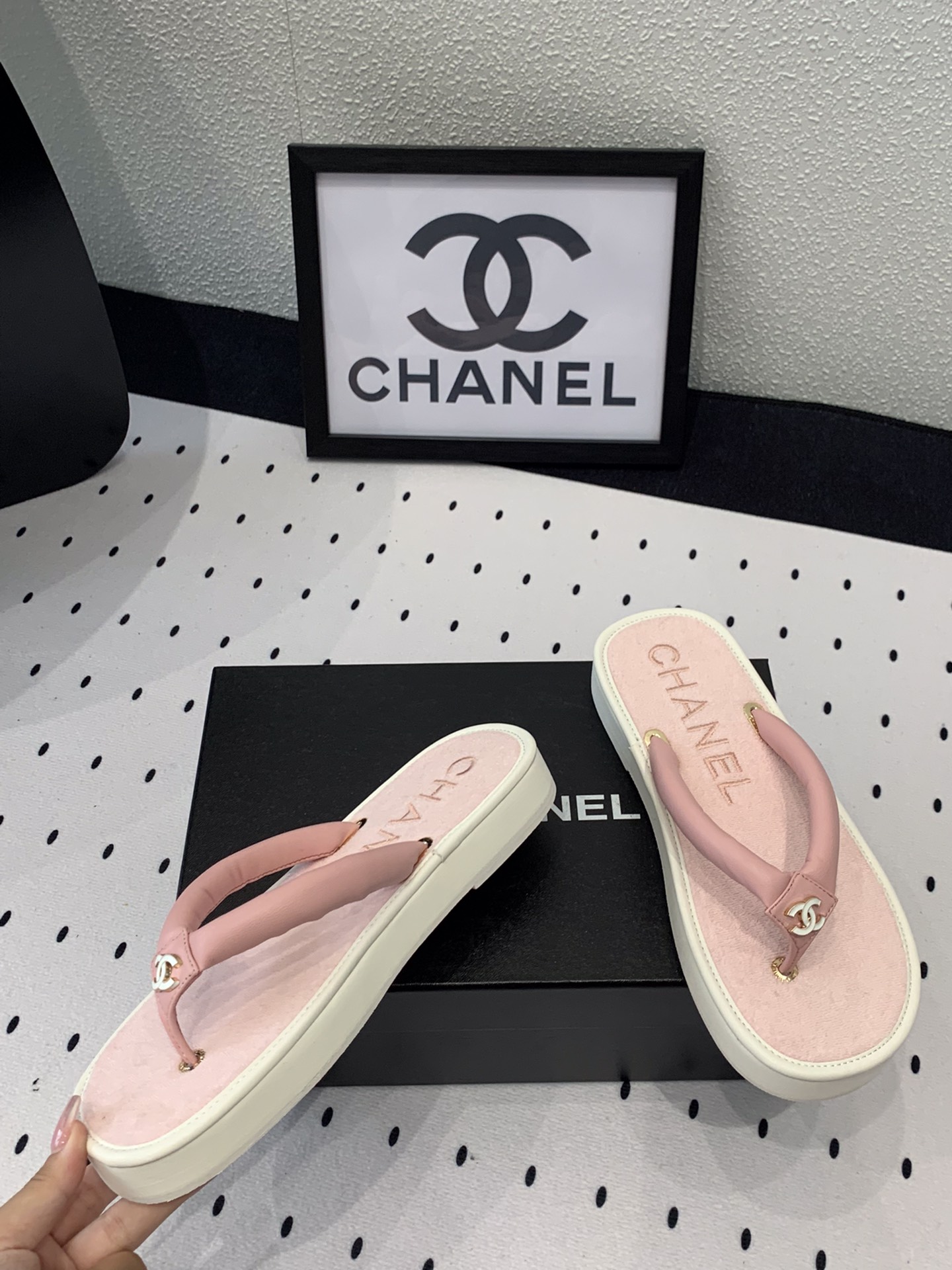 Chanel Chanel新款厚底夹脚拖鞋 算是近期剁手的意外惊喜