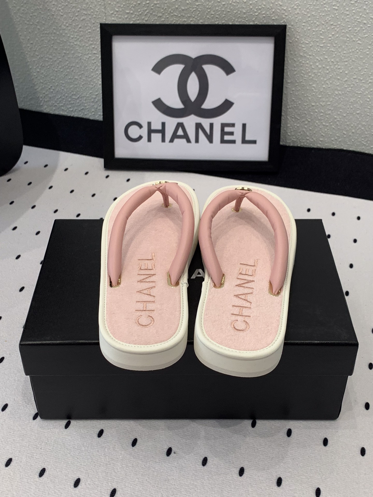 Chanel Chanel新款厚底夹脚拖鞋 算是近期剁手的意外惊喜