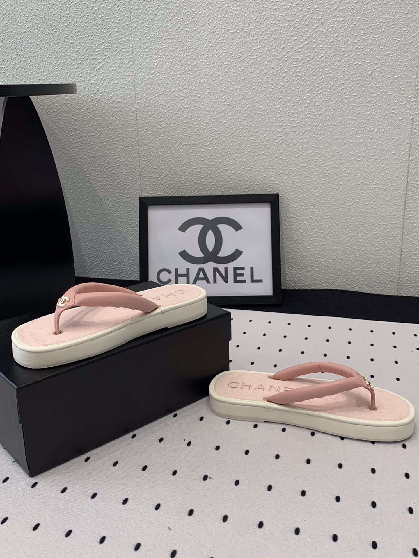 Chanel Chanel新款厚底夹脚拖鞋 算是近期剁手的意外惊喜