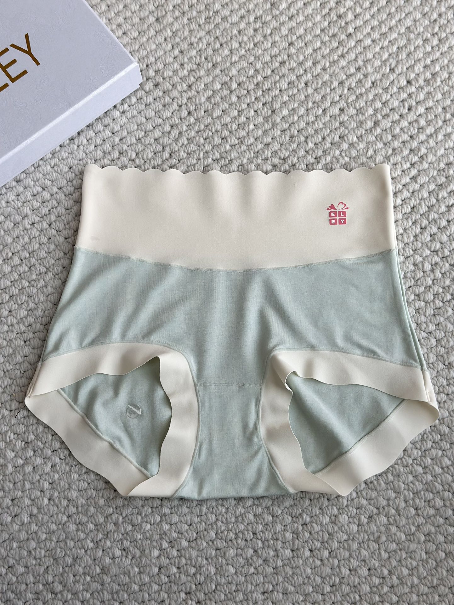 🆕正品ELEY无尺码裸感高腰女士内裤，应广大爱你粉的需求现增加新色，底裆升级为真丝底裆，包装由普通包装改