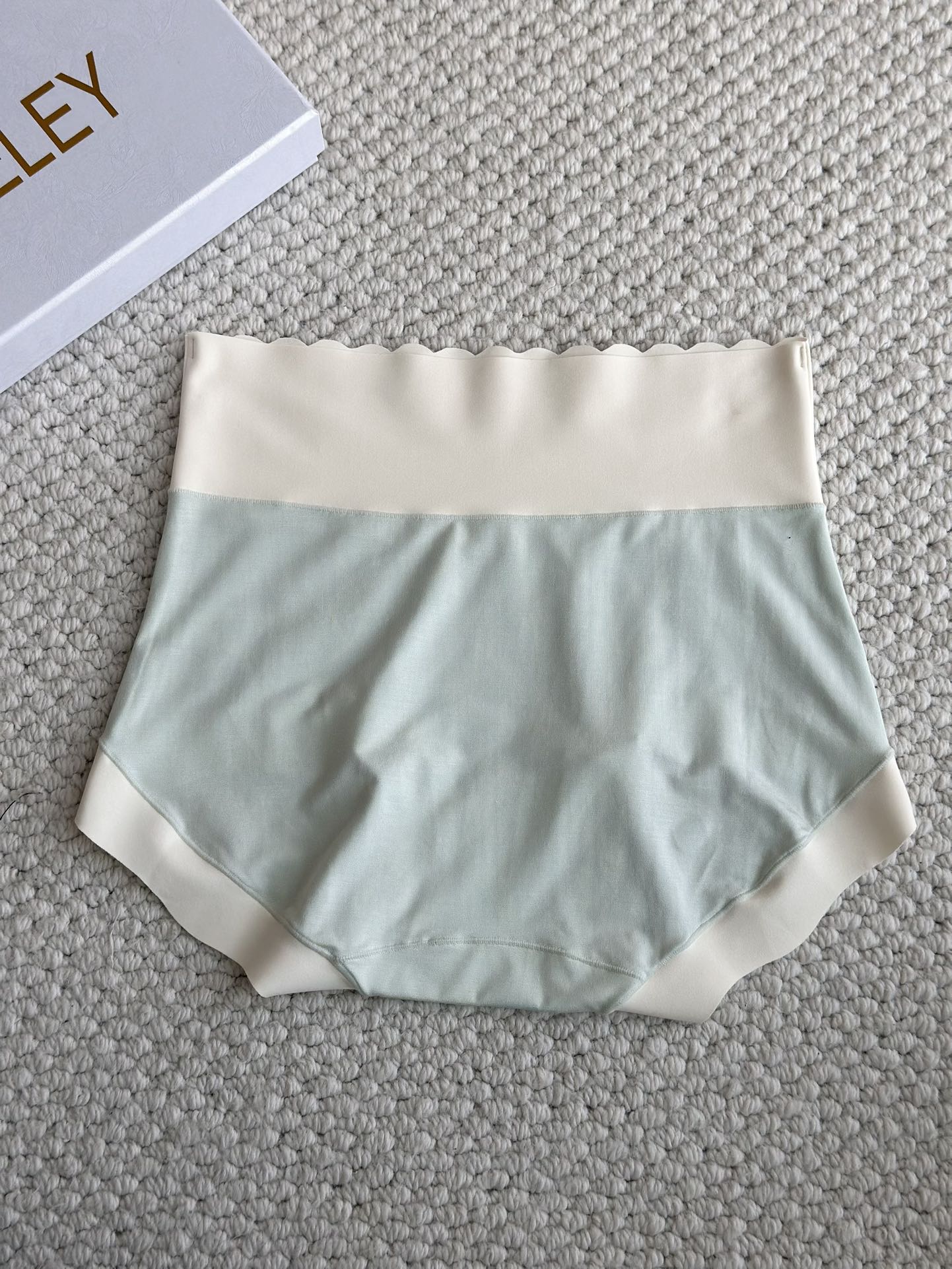 🆕正品ELEY无尺码裸感高腰女士内裤，应广大爱你粉的需求现增加新色，底裆升级为真丝底裆，包装由普通包装改