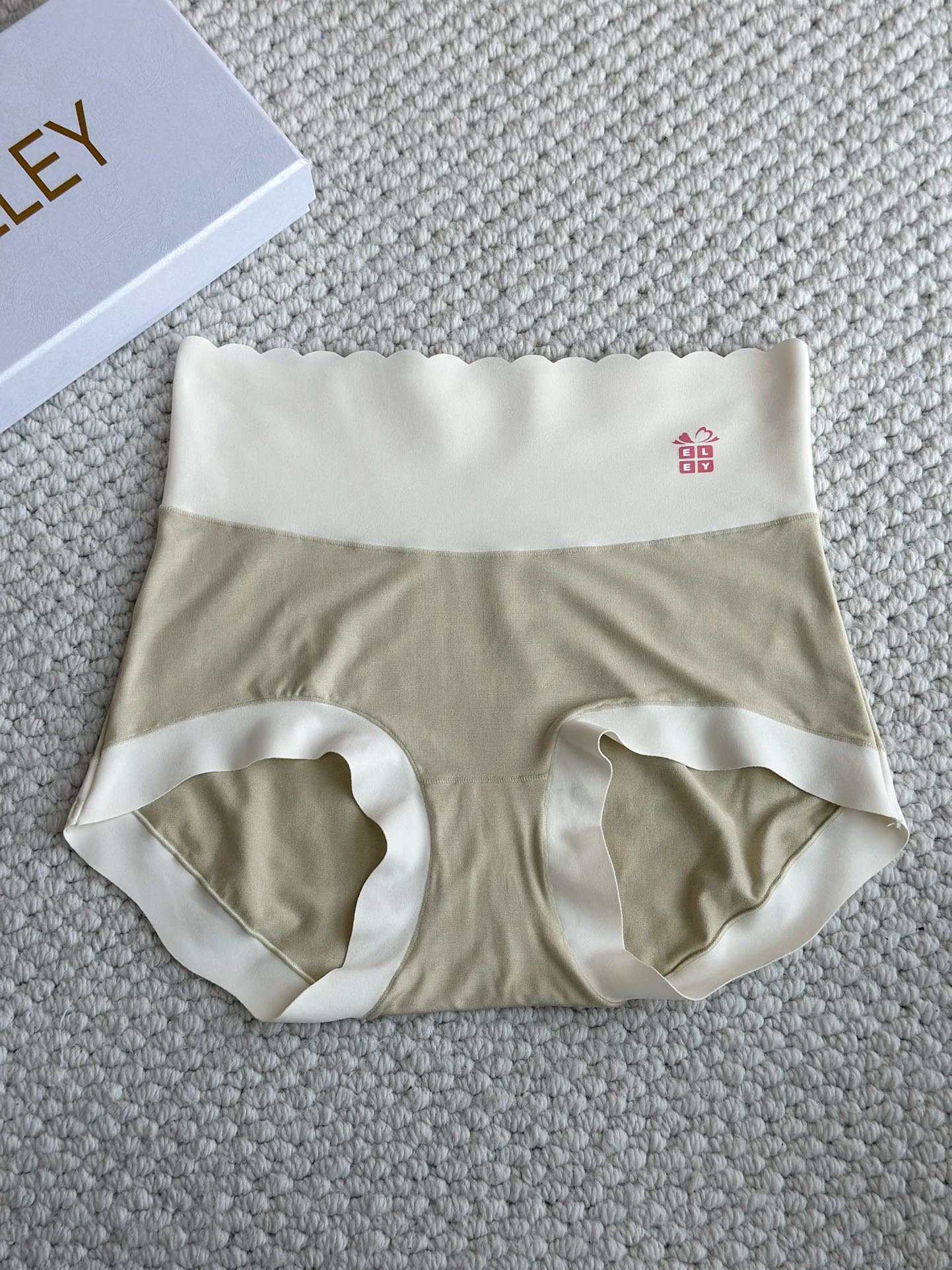 🆕正品ELEY无尺码裸感高腰女士内裤，应广大爱你粉的需求现增加新色，底裆升级为真丝底裆，包装由普通包装改