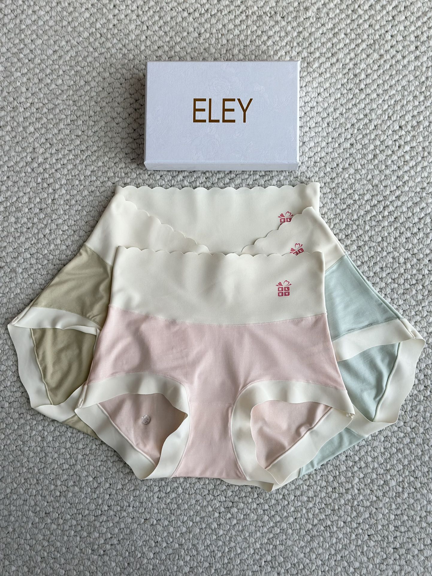 🆕正品ELEY无尺码裸感高腰女士内裤，应广大爱你粉的需求现增加新色，底裆升级为真丝底裆，包装由普通包装改