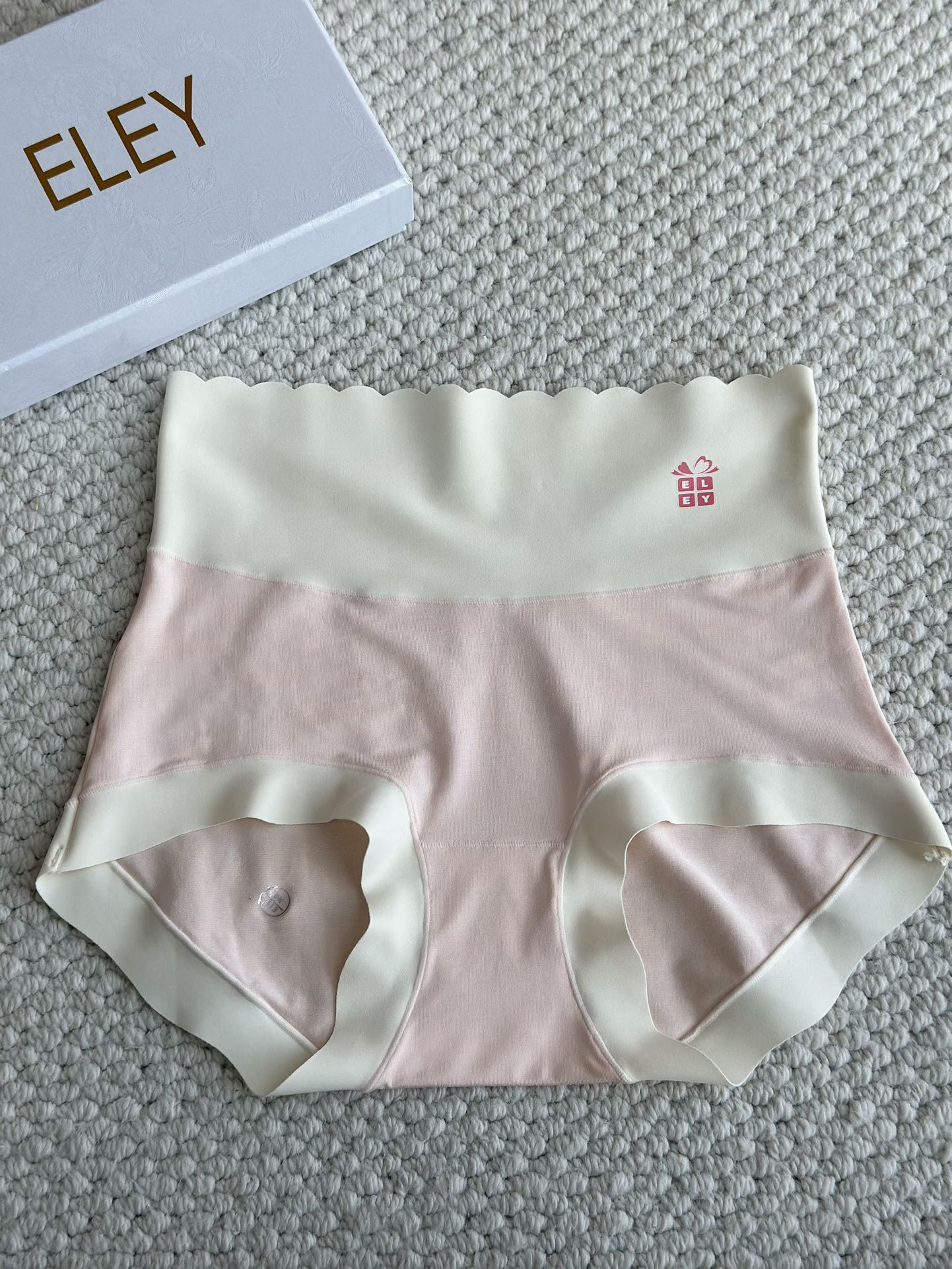🆕正品ELEY无尺码裸感高腰女士内裤，应广大爱你粉的需求现增加新色，底裆升级为真丝底裆，包装由普通包装改