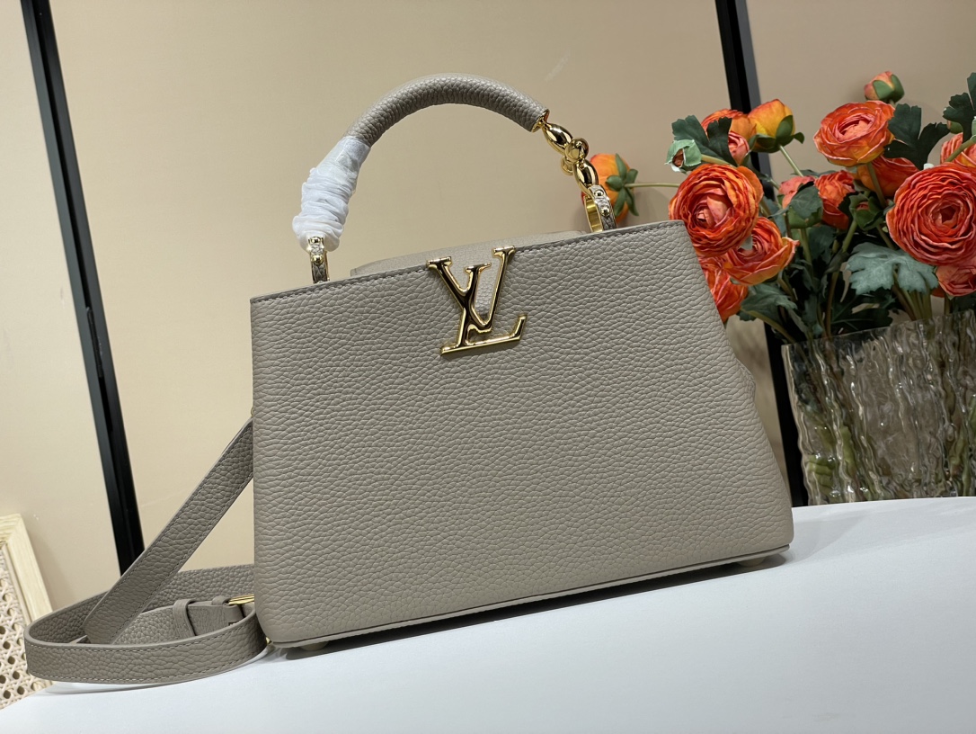 Louis Vuitton Trumpet! Rare pairing 24 new products first release [Capucines BB handbag] M48865 24698 gray (flower)