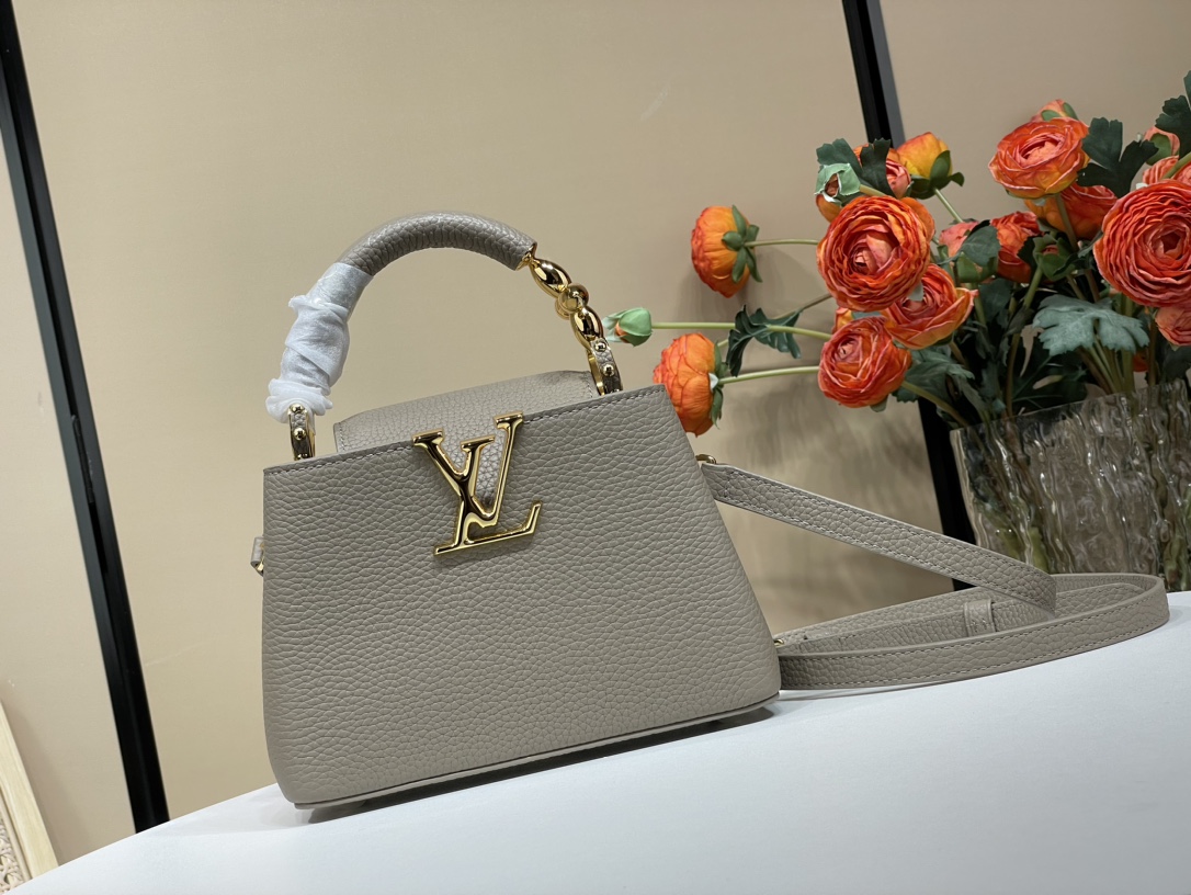 Louis Vuitton Mini size! Rare pairing 24 new products first release [Capucines mini handbag] M48865 24698 gray (flower)