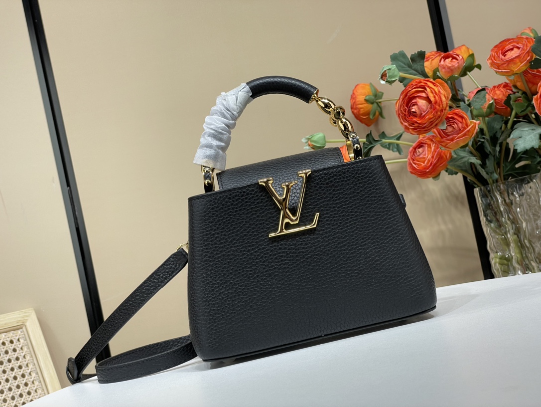Louis Vuitton Mini size! Rare pairing 24 new products first release [Capucines mini handbag] M48865 24698 black (flower)