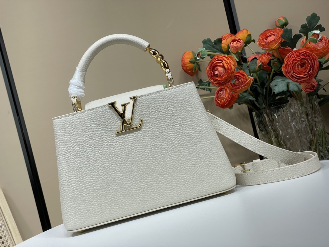 Louis Vuitton Trumpet! Rare pairing 24 new products first release [Capucines BB handbag] M48865 24698 white (flower)