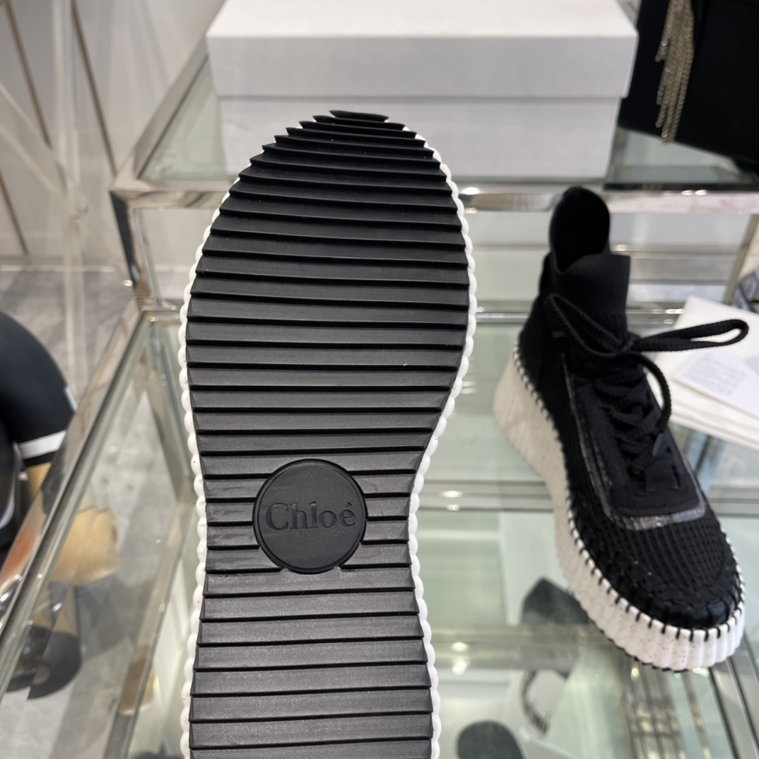 New Chloe 2024 Nama Sneaker: Eco-Friendly White Shoes Worn by Celebrities - 图片 9