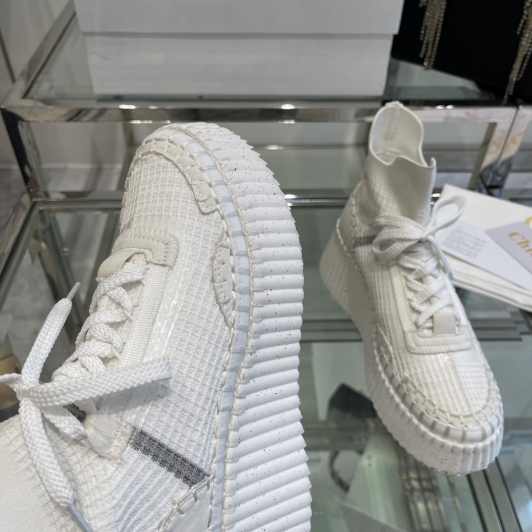 “New Chloe 2024 Nama Sneaker: Eco-Friendly White Shoes Worn by Celebrities” - 图片 5