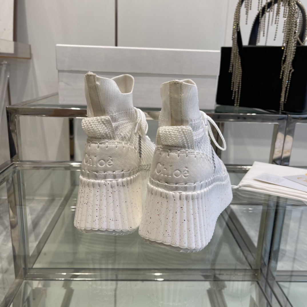 “New Chloe 2024 Nama Sneaker: Eco-Friendly White Shoes Worn by Celebrities” - 图片 7