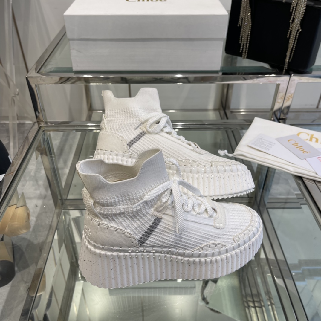“New Chloe 2024 Nama Sneaker: Eco-Friendly White Shoes Worn by Celebrities” - 图片 8