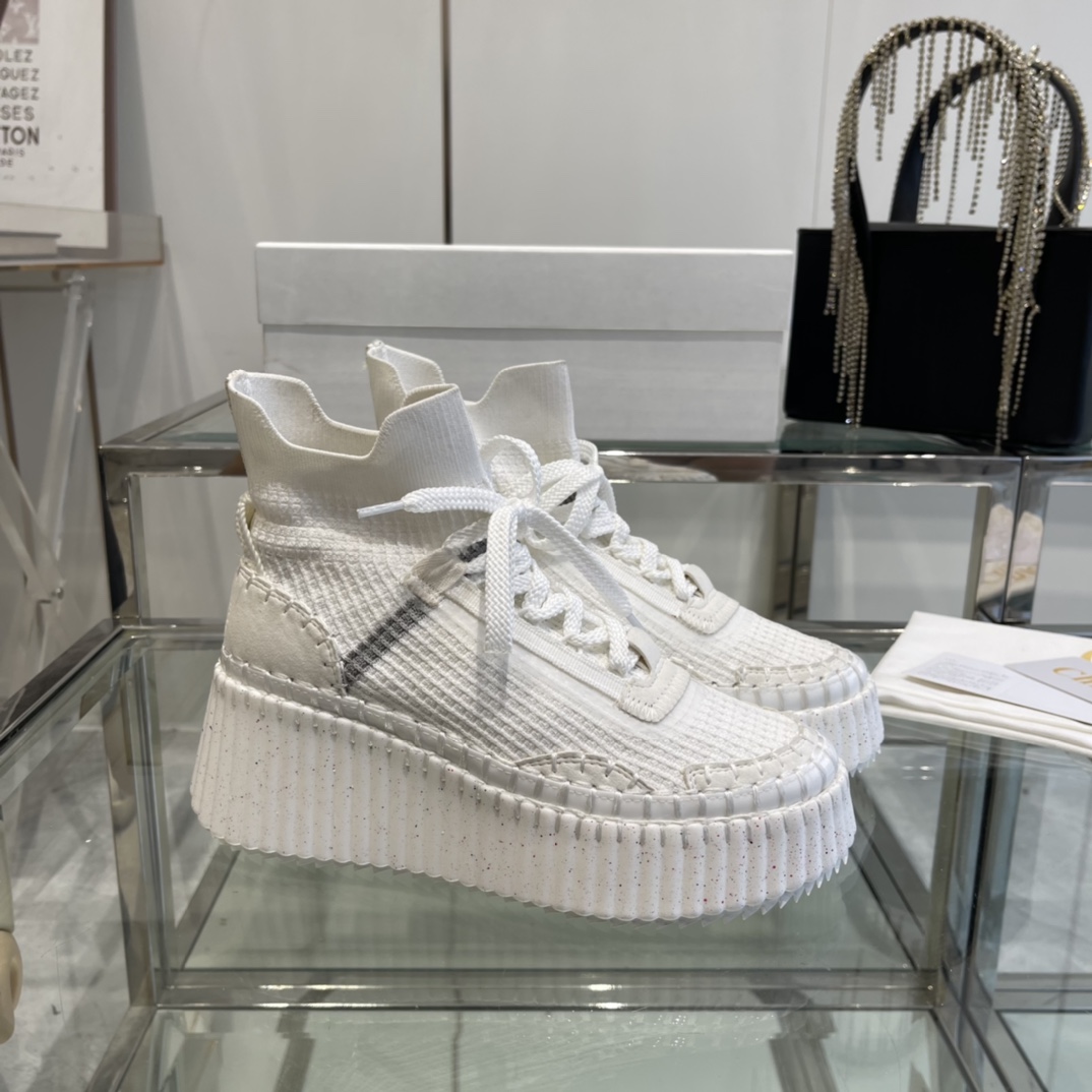 “New Chloe 2024 Nama Sneaker: Eco-Friendly White Shoes Worn by Celebrities” - 图片 3