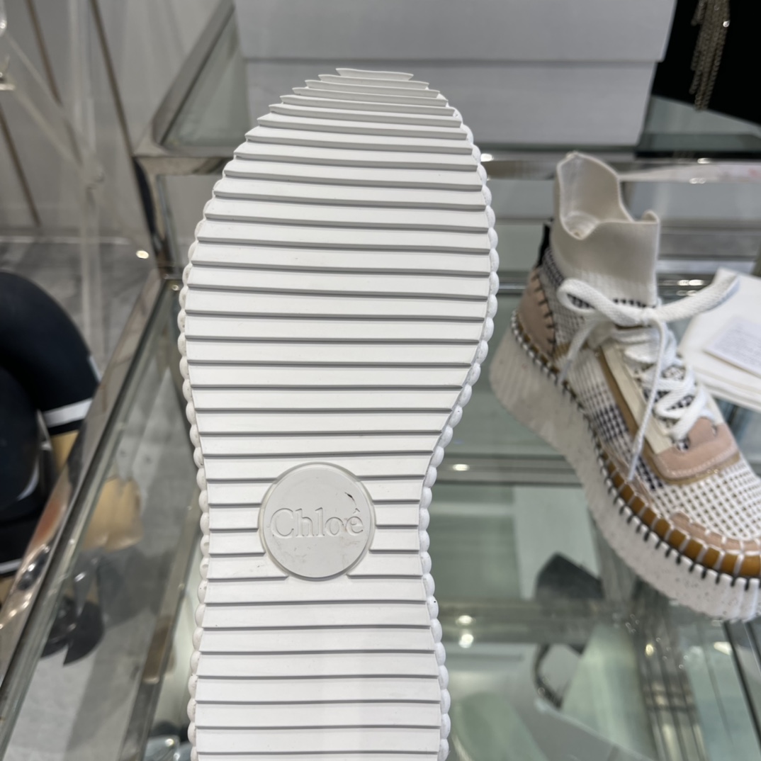 Eco-Friendly Hand-Sewn Chloe 2024 Nama Sneakers: Sustainable, Stylish, and Celeb-Approved - 图片 9