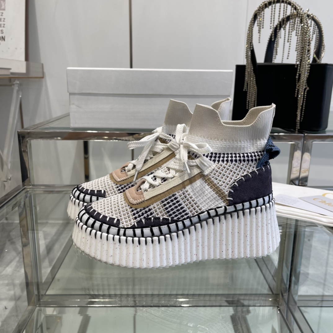 “2024 Chloe Nama Sneakers: Eco-Friendly & Fashionable White Shoes Worn by Celebrities” - 图片 2
