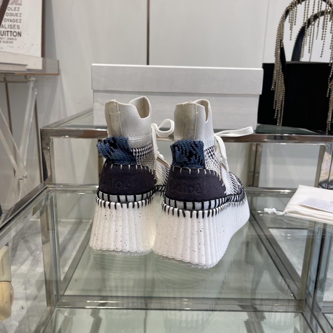 “2024 Chloe Nama Sneakers: Eco-Friendly & Fashionable White Shoes Worn by Celebrities” - 图片 7