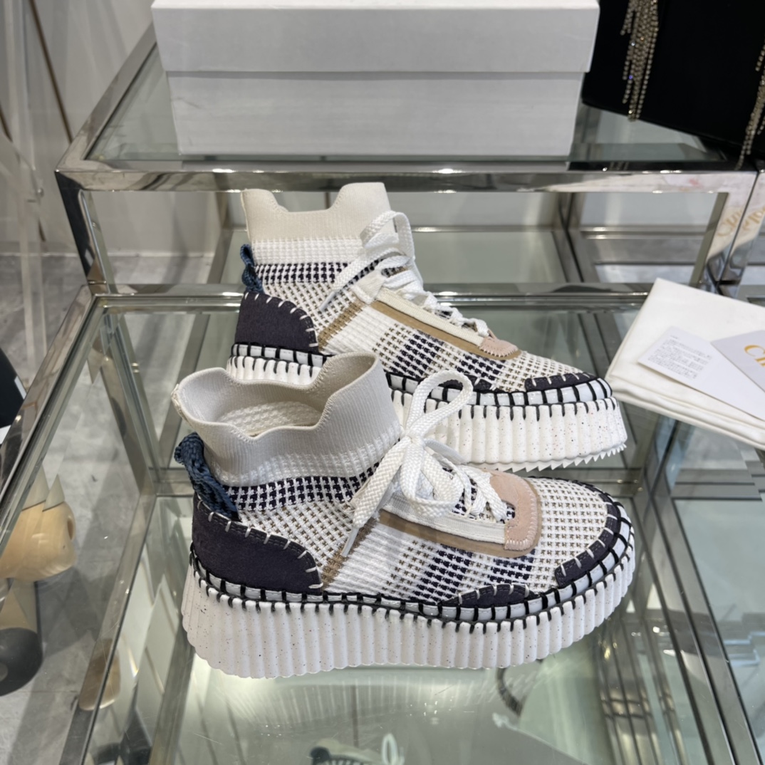 “2024 Chloe Nama Sneakers: Eco-Friendly & Fashionable White Shoes Worn by Celebrities” - 图片 8