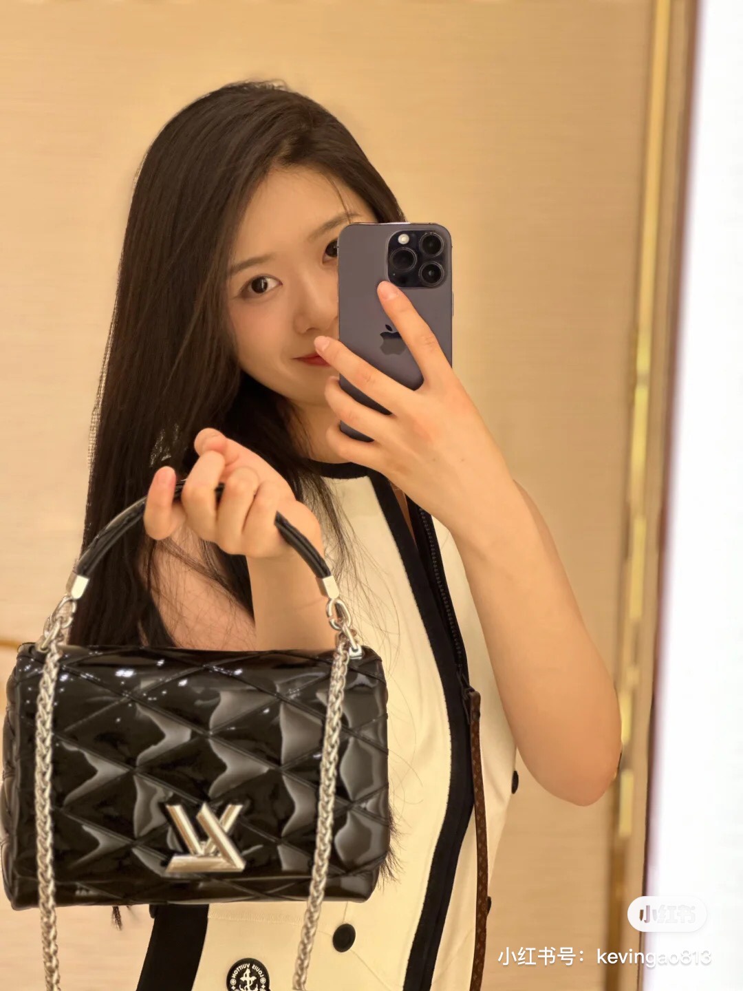 Louis Vuitton [Go-14 Twist MM handbag] M25046 22891 black (diamond patent leather) silver buckle so beautiful