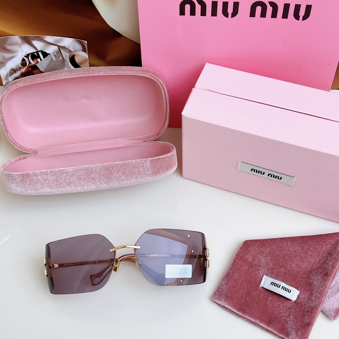MIUMIU高版齐色️“蔡司镜片”今日份miumiu女孩想焊在脸上的墨镜硬货不怕迟到历经几个月ZP开模打