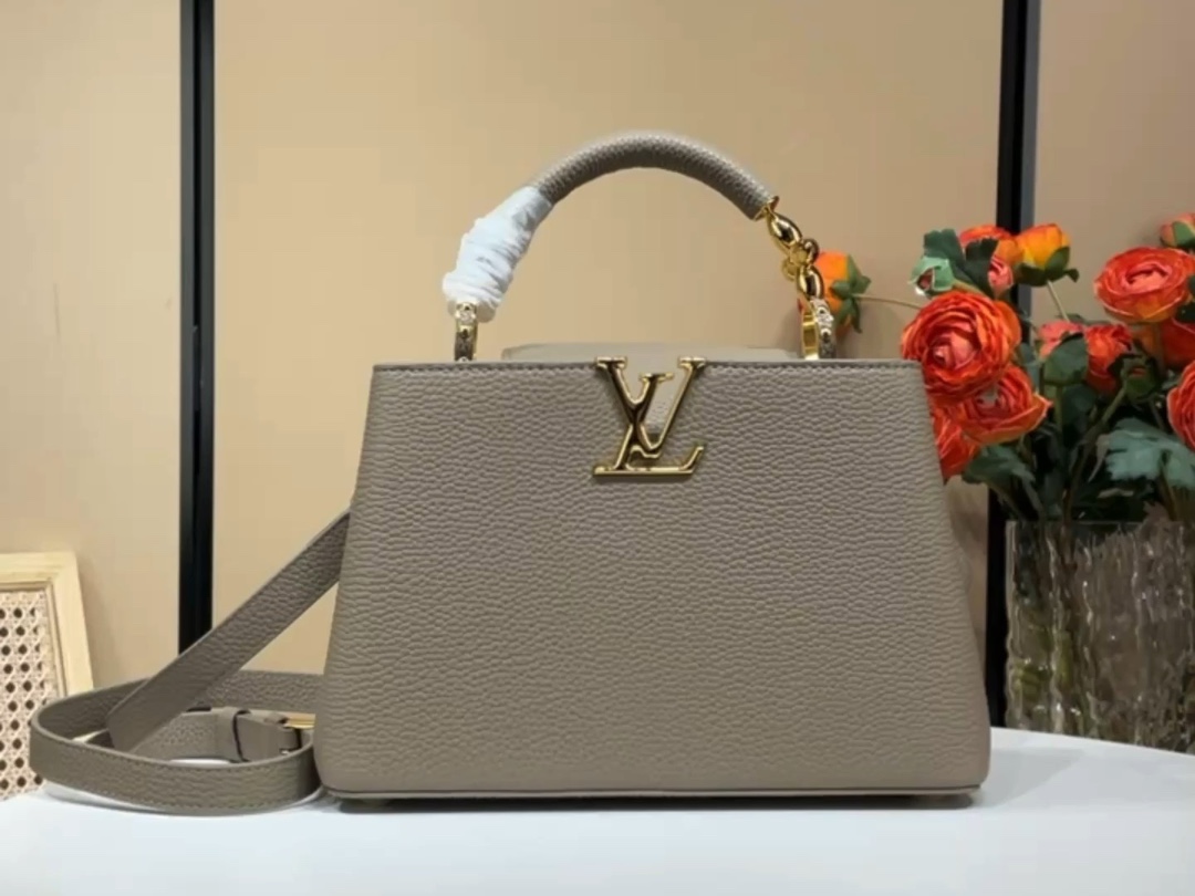 Louis Vuitton [Capucines BB handbag] M48865 24698 gray (flower) short video
