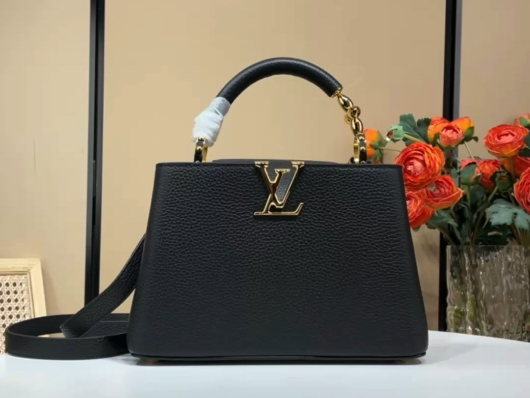Louis Vuitton [Capucines BB handbag] M48865 24698 black (flower) small video