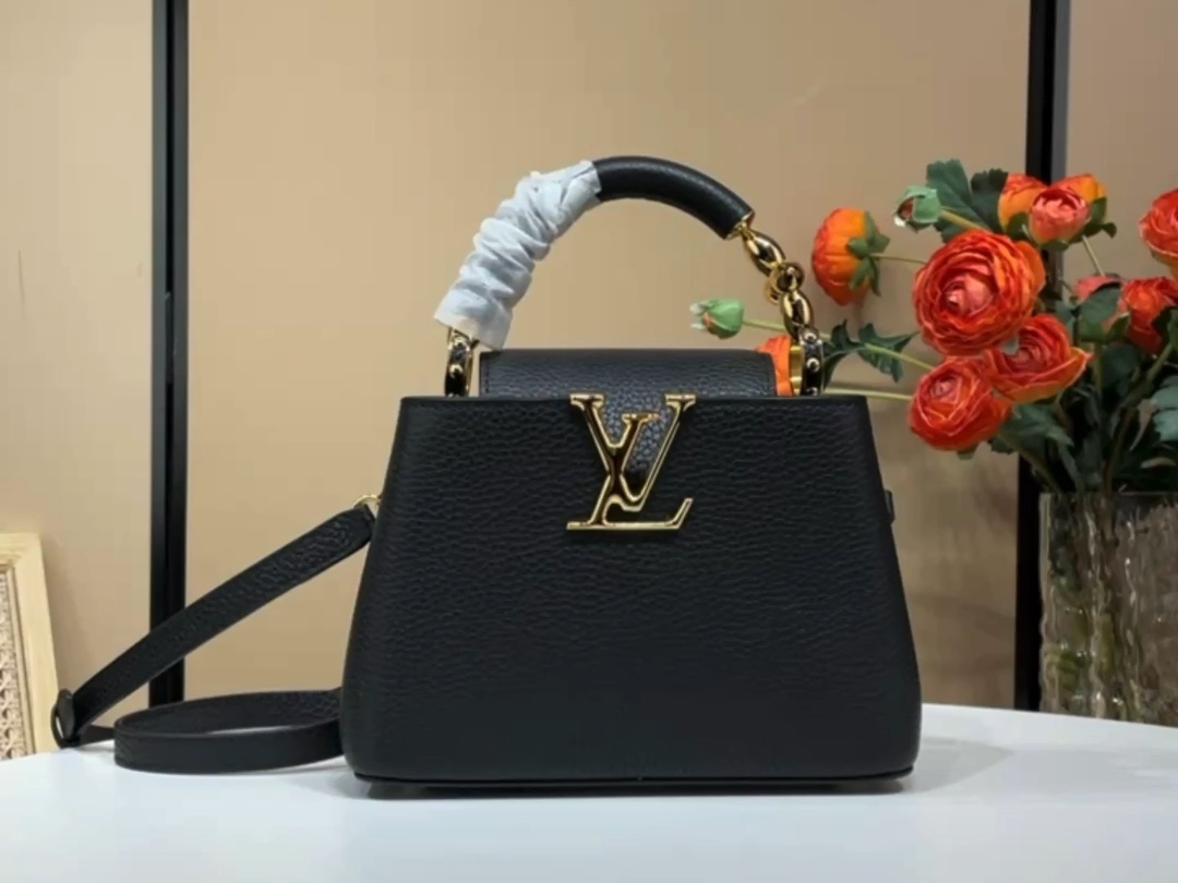 Louis Vuitton [Capucines mini handbag] M48865 24989 black (flower) small video