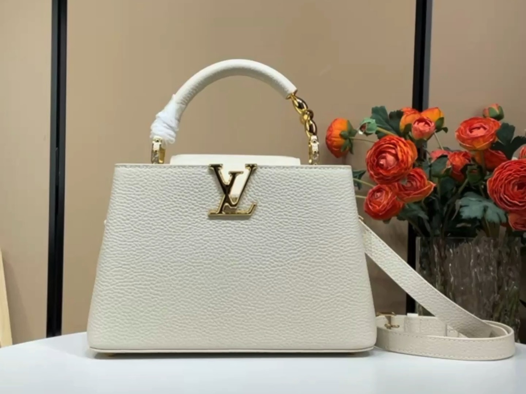 Louis Vuitton [Capucines BB handbag] M48865 24698 white (flower) short video