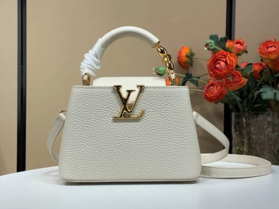 Louis Vuitton [Capucines mini handbag] M48865 24989 white (flower) small video
