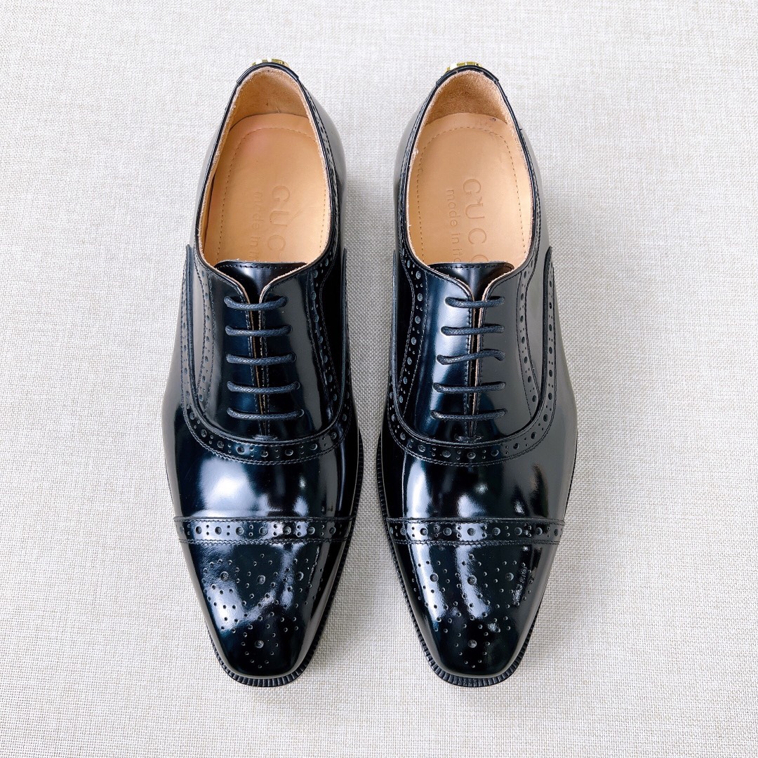 NO:679555,[G*] Original order - Purchasing agent level - G men's black Web GG pattern formal leather shoes - Upper material, imported polished cowhide with classic double G original fasteners - Inner foot pads are all made of imported cowhide - Original customized leather outsole, -Size 39-44 (38,45. Customized, non-refundable and non-exchangeable) -,,cowhide,Leather soles19860909【G*】原单 -代购级别 -G男士黑色Web GG图案 正装皮鞋 -鞋面材质,进口擦色牛皮搭配经典双G原单扣件 -内里垫脚 均用进口牛皮 -原版定制真皮大底, -Size 39-44（38,45.订制不退不换） -,,cowhide,Leather soles,Men's shoes