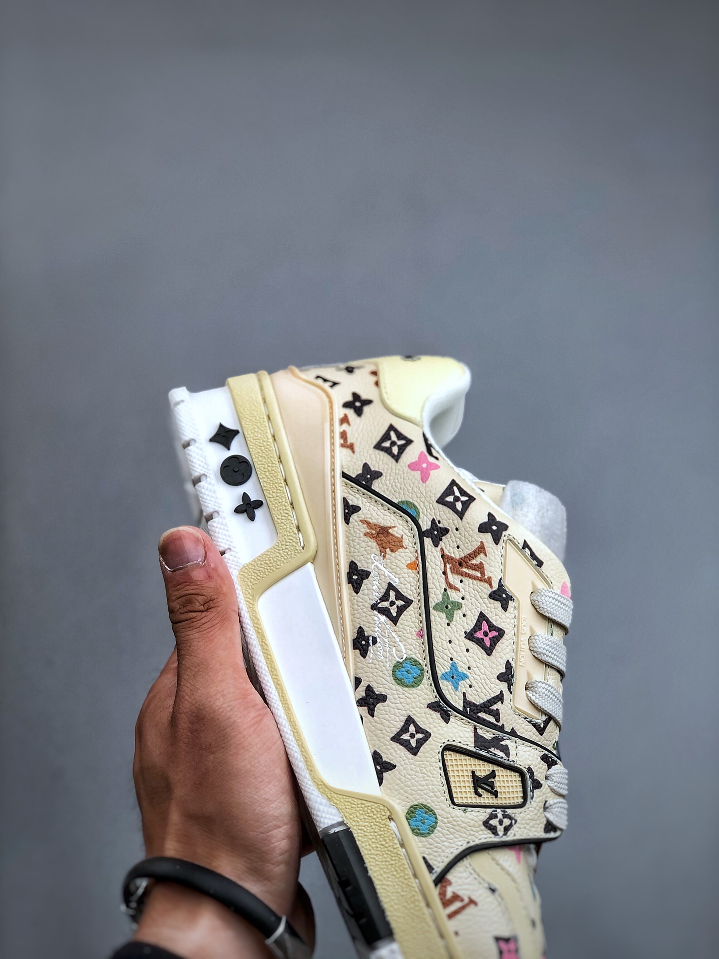 700  LOUIS VUITTON Trainer LV 路易威登 独家全新升级最新包装