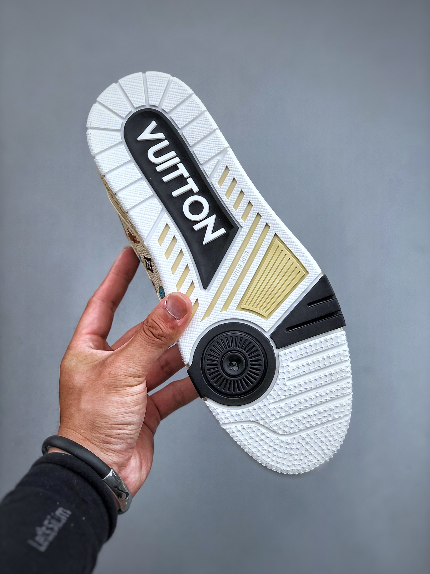 700  LOUIS VUITTON Trainer LV 路易威登 独家全新升级最新包装