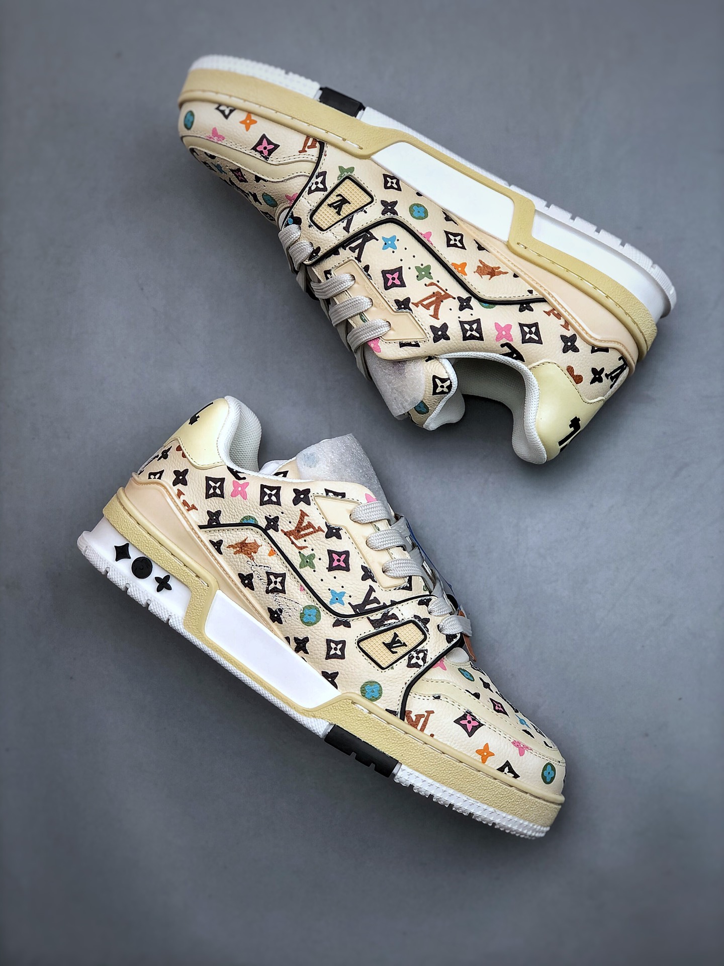 700  LOUIS VUITTON Trainer LV 路易威登 独家全新升级最新包装