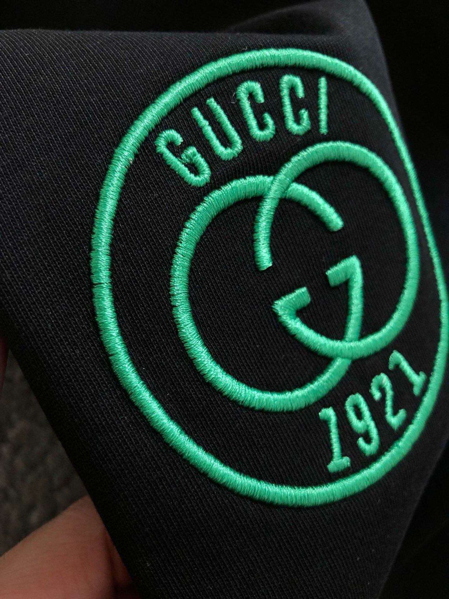 古驰/Gucci 夏季新款 互扣式双G刺绣标识短袖T恤 采用定织32支精梳紧密纯棉面料