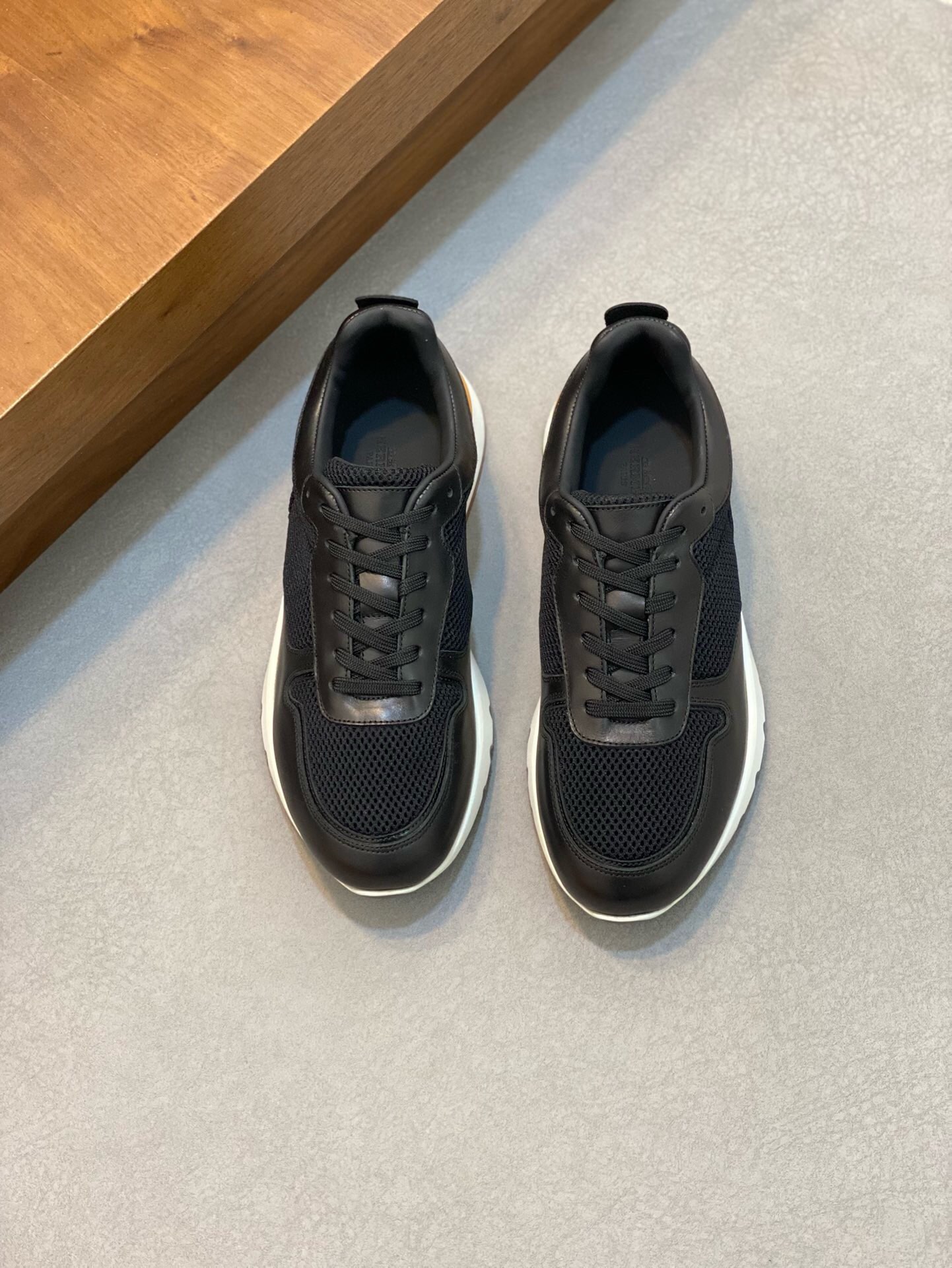 NO:218123,Brand HERMES original color matching Number of 39-44 Standard code Price Material Hermes new style Boutique casual shoes Upper cowhide creates full cowhide footbed cowhide inner style fashionable dynamic original Hermes comfortable sole Simple and generous sports and leisure, Hermes casual shoes, hermes, hermes, cowhide19860909品牌HERMES 颜色原版配色 码数39-44 标准码 价格 材质爱马仕新款 精品 休闲鞋 鞋面牛皮打造全牛皮垫脚牛皮内里版型时尚 动感十足原版 爱马仕舒适大底 简洁大方运动休闲,爱马仕 休闲鞋,hermes,hermes,cowhide,Men's shoes