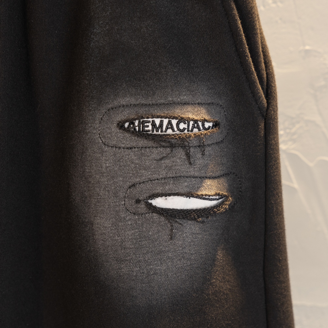 供💰115
巴黎世家Balenciaga可乐刺绣割破logo立体刺绣短裤
面料精选光滑透气舒适的一批 夏季必备 3D立体泡沫绣工艺感十足 对版定制超级耗时每一支都对YB开工 裤绳也是定织定染1:1制作 无论是克重还是质感都是独一档绝绝子 版型超级有型百搭休闲 内里舒适亲肤 男女同款情侣必备火速入手拿下咯
吊牌 吊粒 水洗 包装袋 全套辅料
颜值相当高 做工超精致
尺码:S-XL
S:腰围76 臀围112 裤长52
M:腰围80 臀围116 裤长53
L: 腰围84 臀围120 裤长54
XL:腰围86 臀围124 裤长55