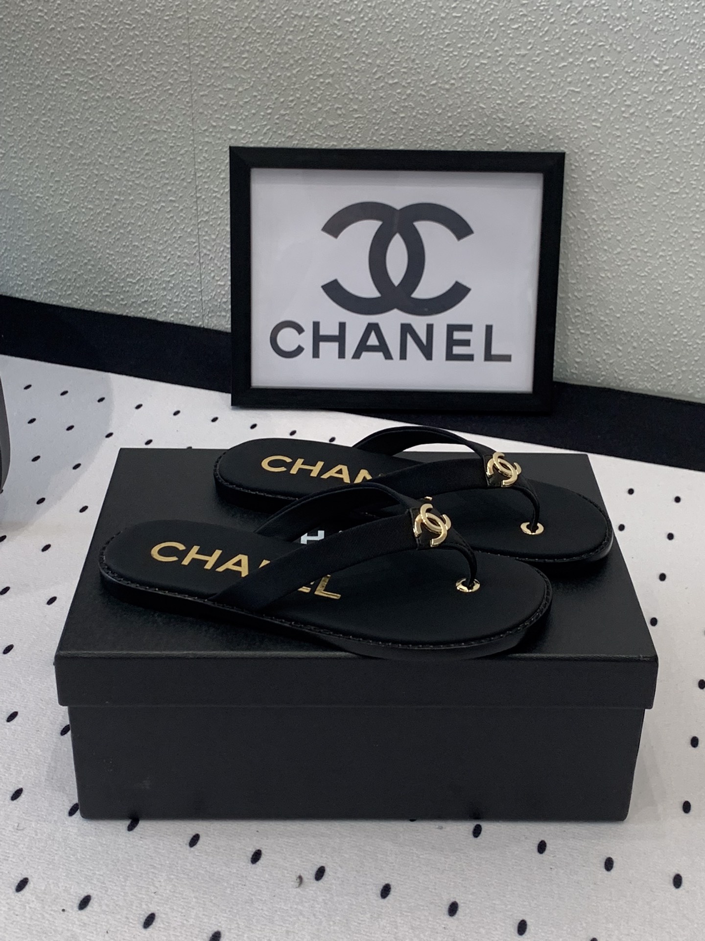 Chanel Chanel新款双C夹脚拖鞋 今季拖鞋