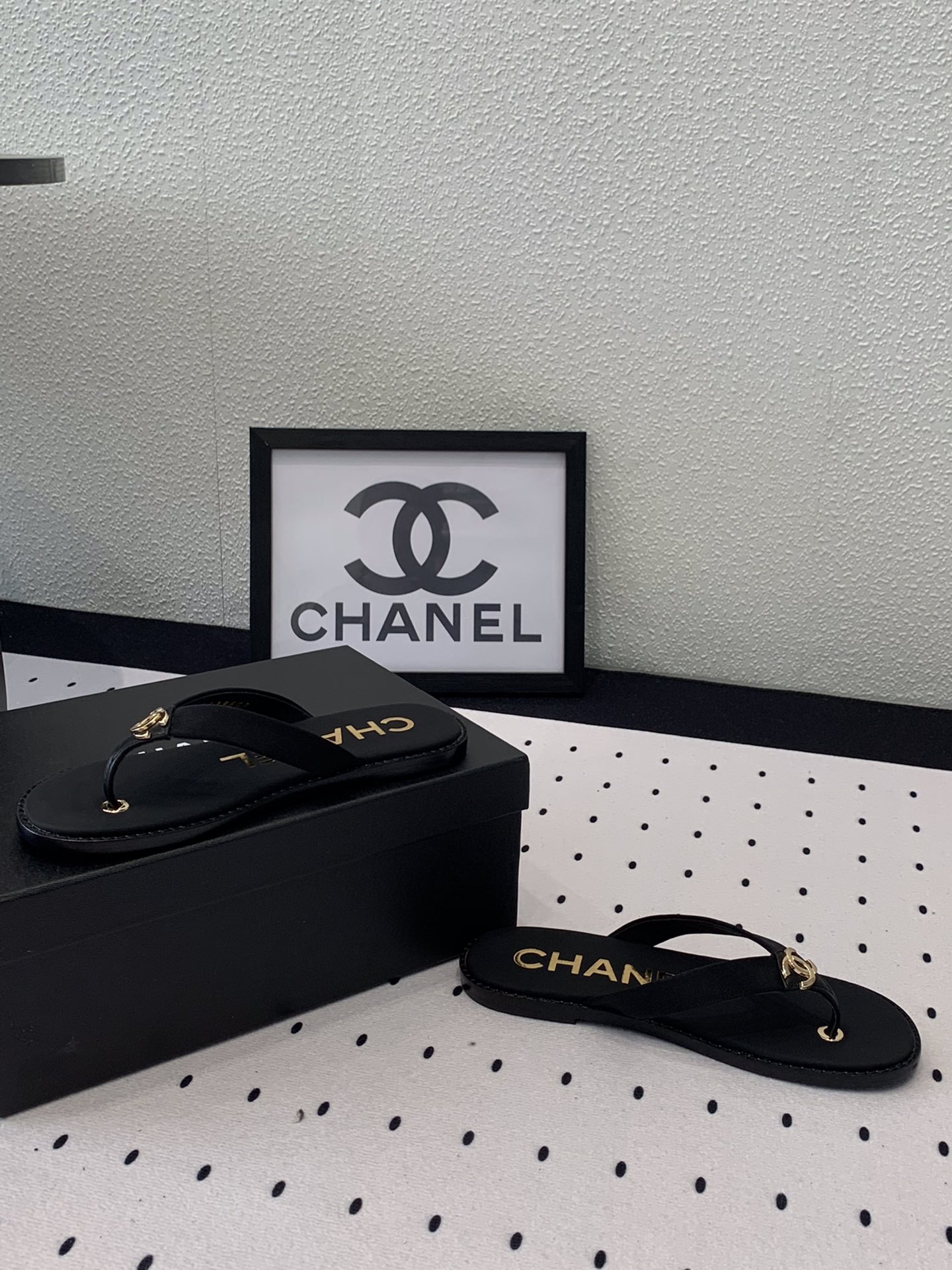 Chanel Chanel新款双C夹脚拖鞋 今季拖鞋