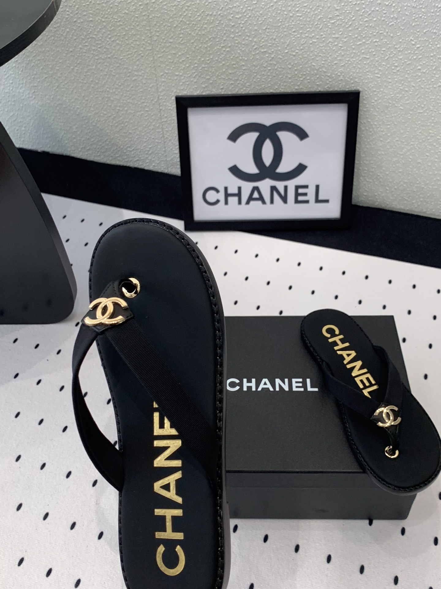 Chanel Chanel新款双C夹脚拖鞋 今季拖鞋