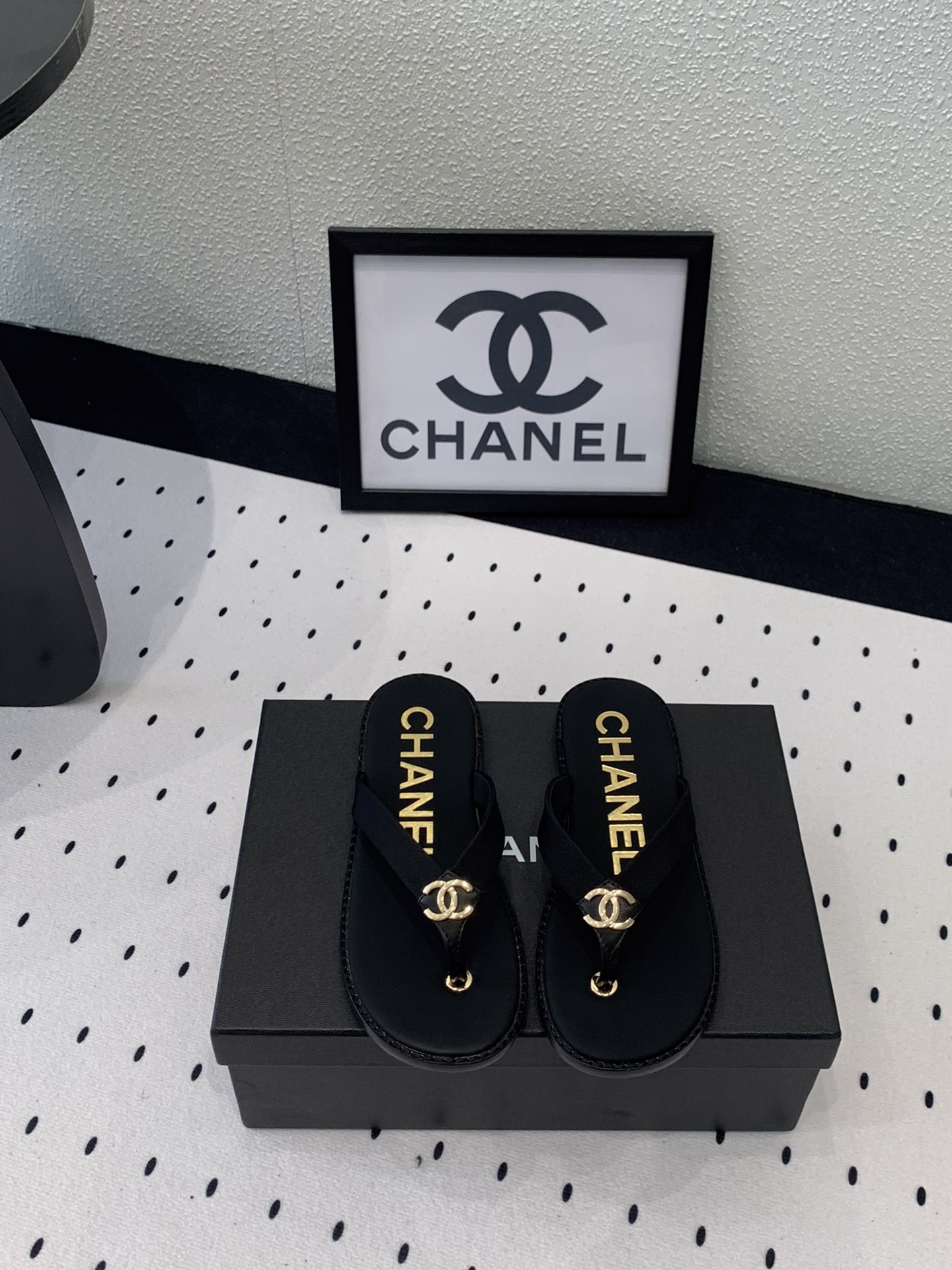 Chanel Chanel新款双C夹脚拖鞋 今季拖鞋