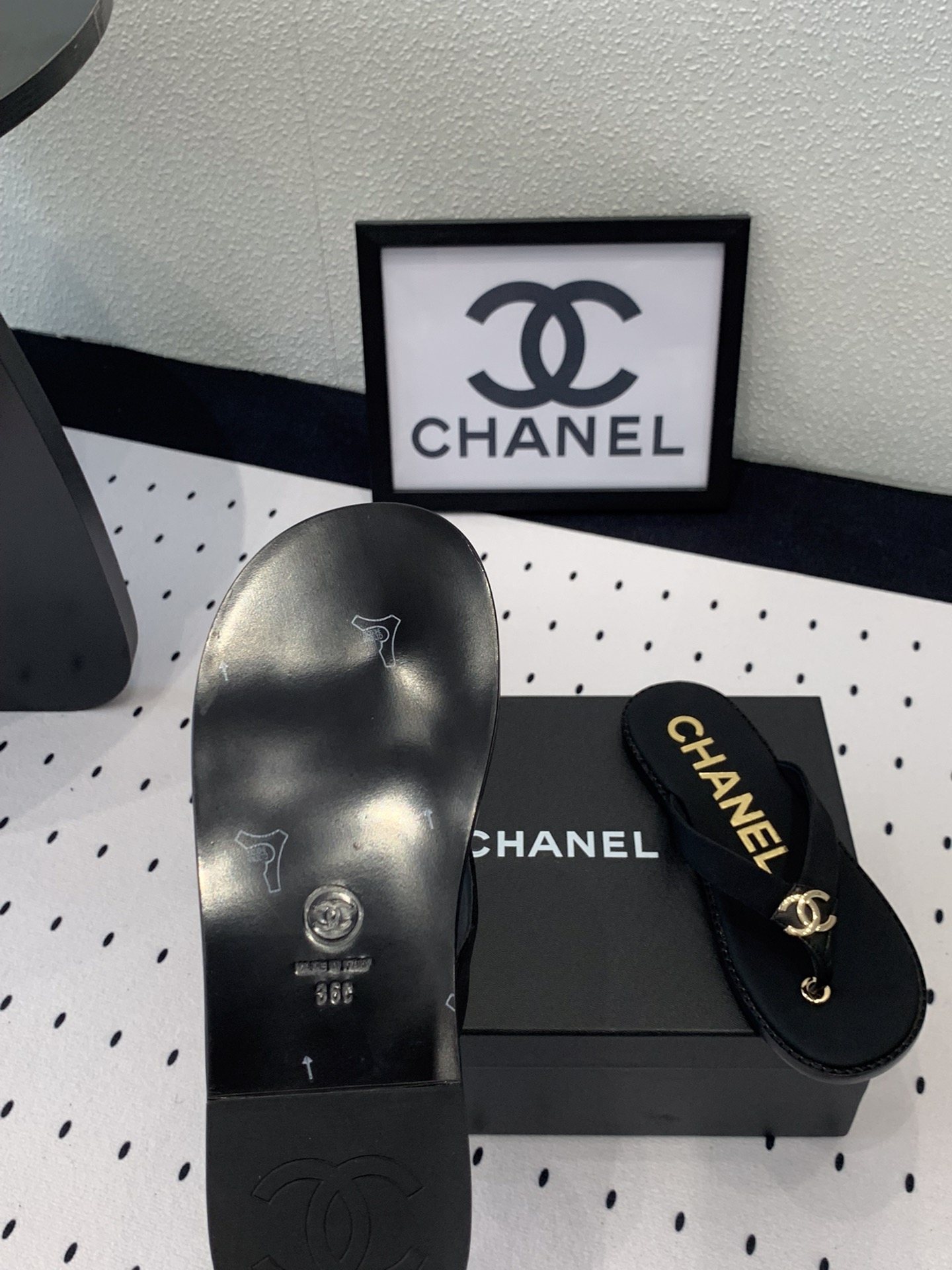 Chanel Chanel新款双C夹脚拖鞋 今季拖鞋
