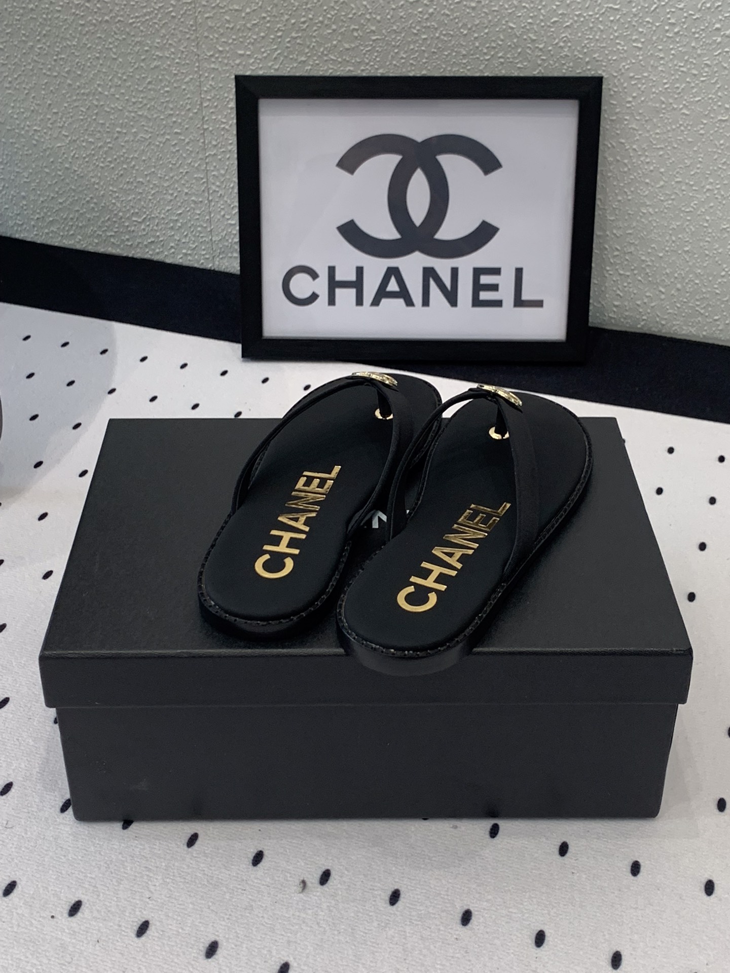 Chanel Chanel新款双C夹脚拖鞋 今季拖鞋