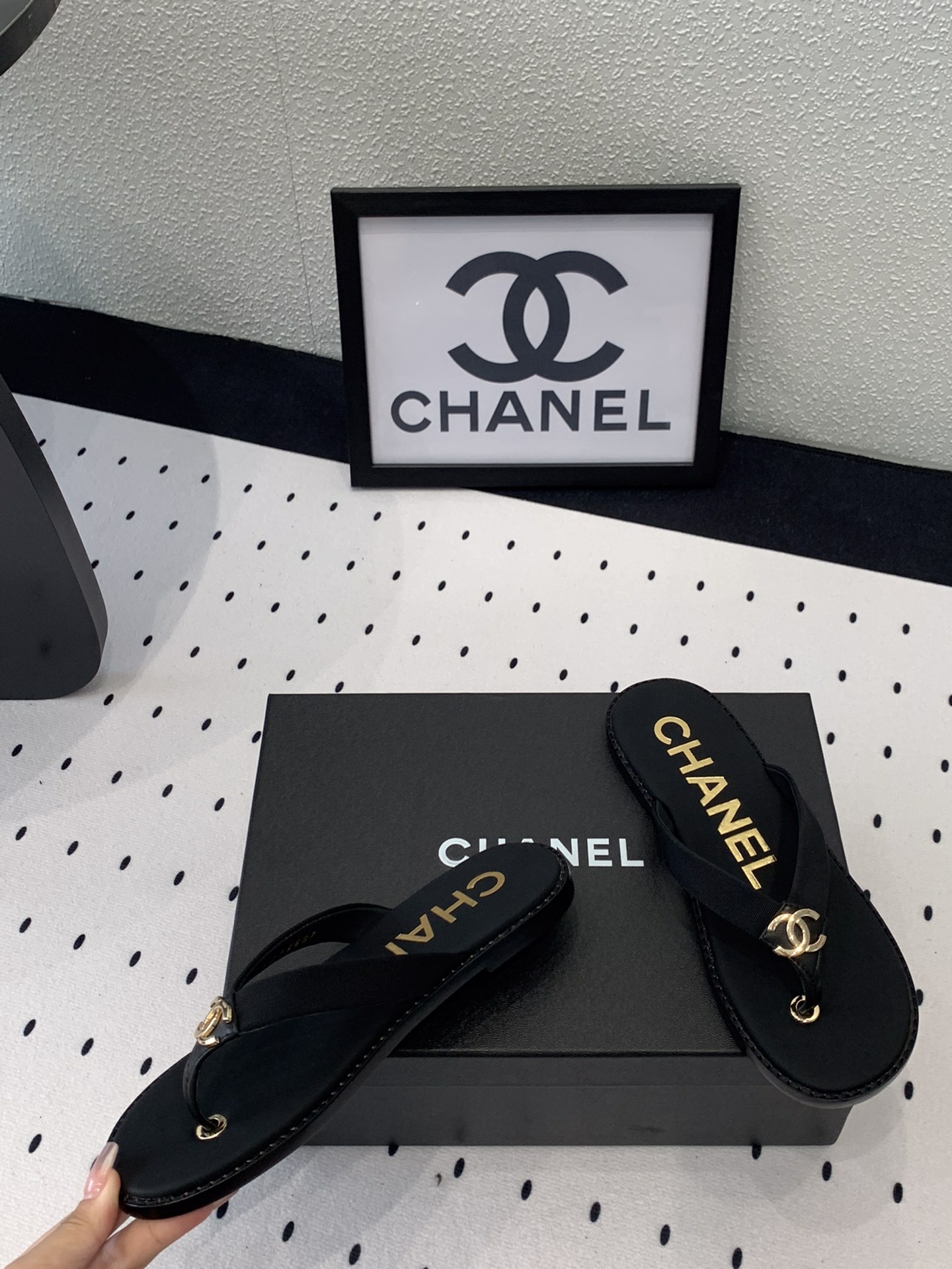Chanel Chanel新款双C夹脚拖鞋 今季拖鞋