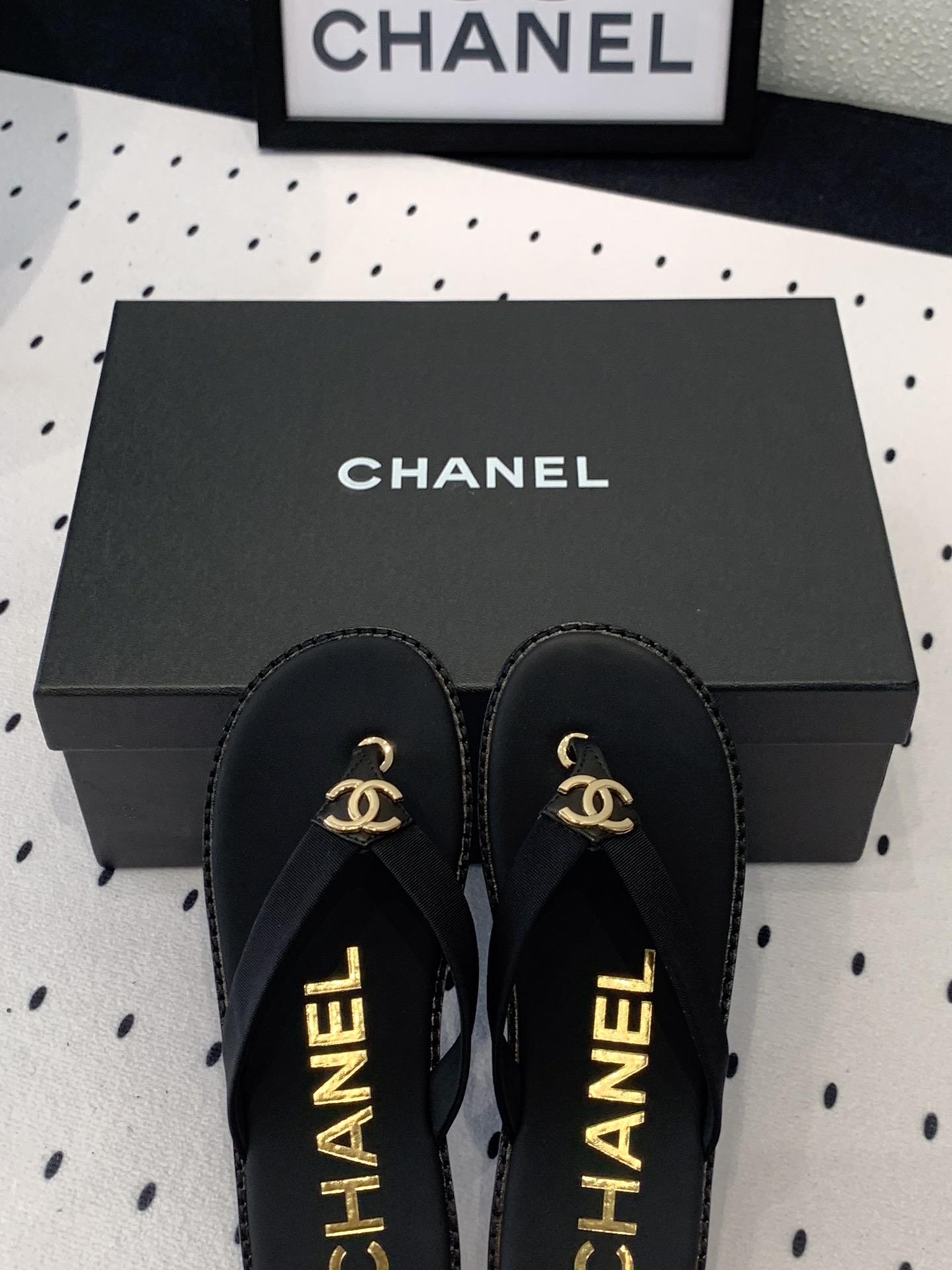 Chanel Chanel新款双C夹脚拖鞋 今季拖鞋
